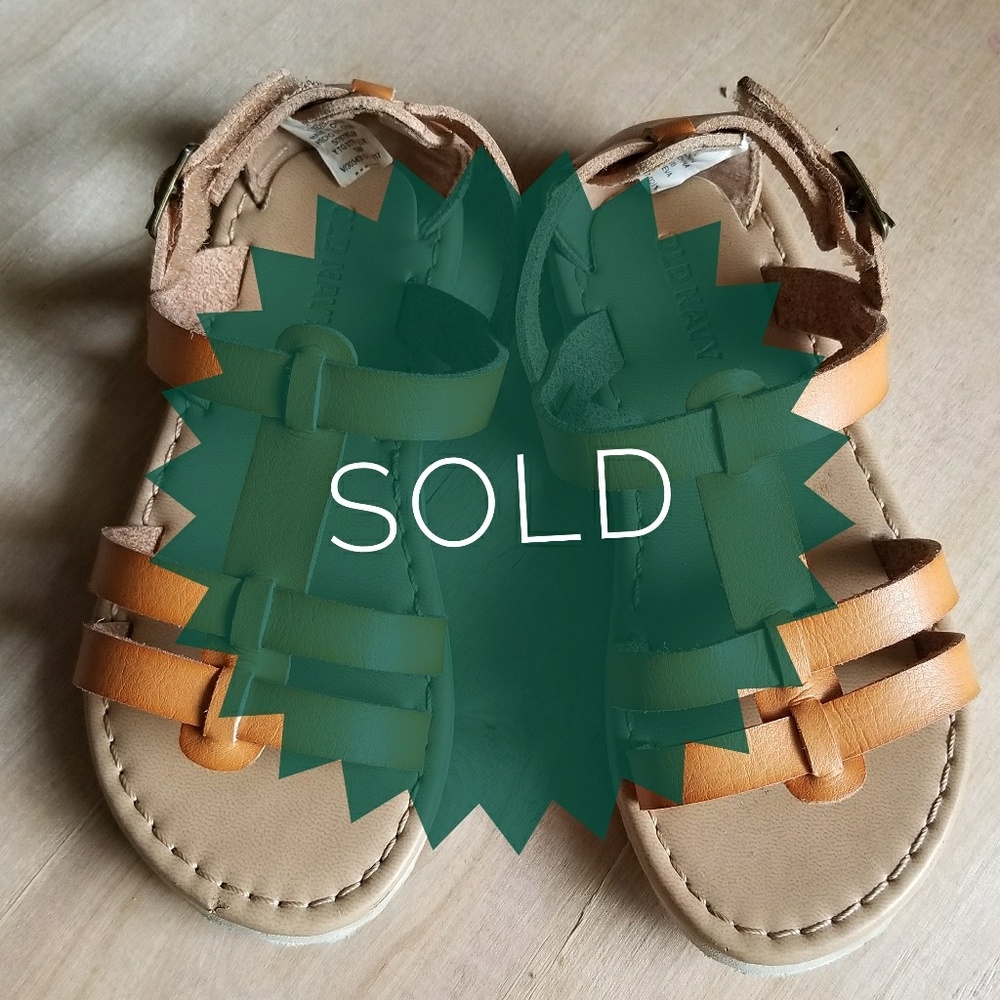 Old Navy tan toddler sandals, size 9